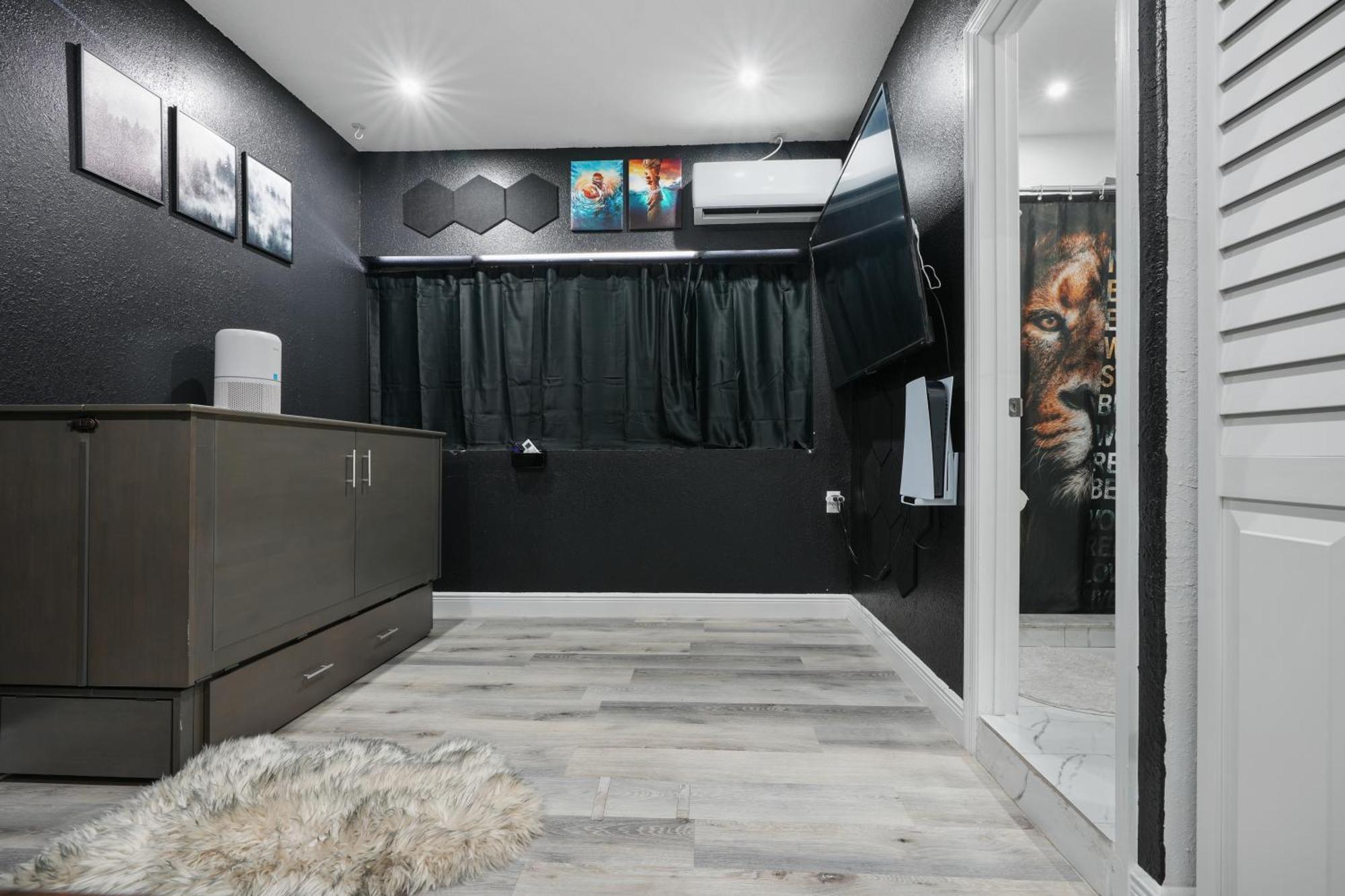 Modern Suite A Creator'S Dream Tampa Exterior photo